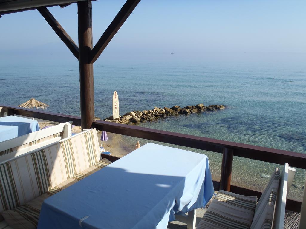 Loukas Apartments On The Waves 트라가키온 객실 사진