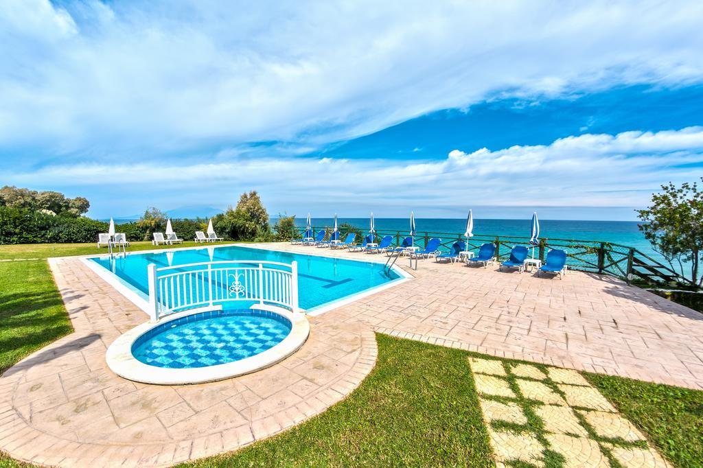 Loukas Apartments On The Waves 트라가키온 객실 사진